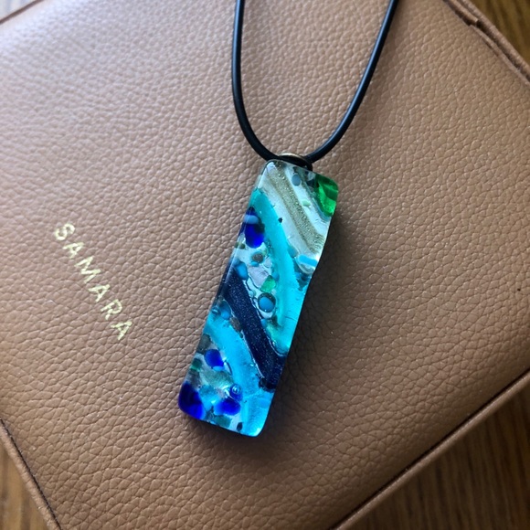 Glass necklace - Picture 2 of 4
